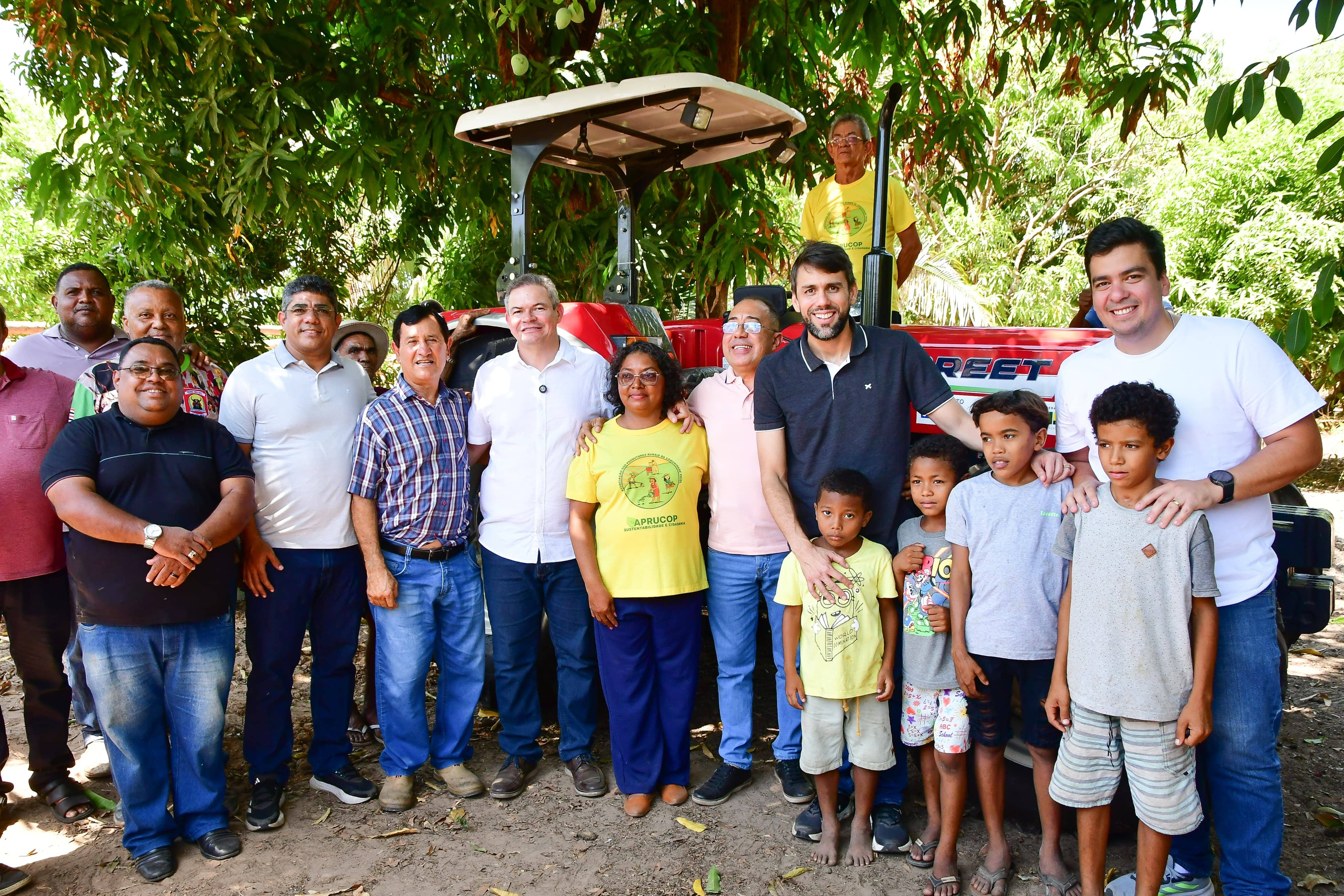 Pedro Lucas entrega dois sistemas de abastecimento de água e patrulha agrícola em Timon