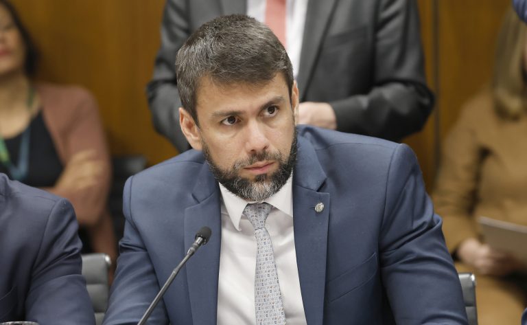 Câmara aprova projeto de Pedro Lucas para construções resilientes e sustentáveis